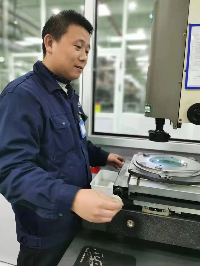 熊猫体育平台：受国家表彰！龙湾这位农民工“火”了！(图2)