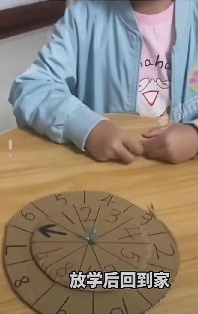 天才！女孩自制计算器租给同学一天赚20多元网友：要重点培养！(图3)