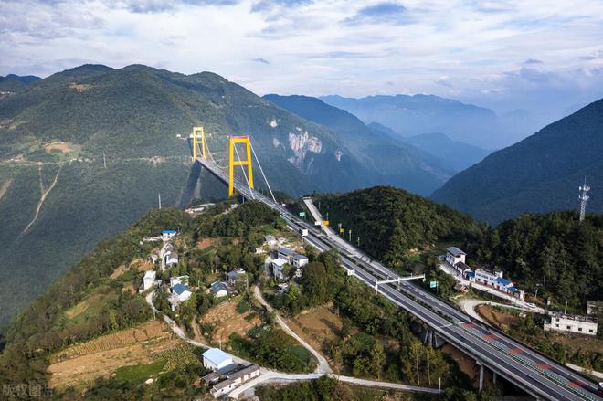 中国最逆天的9条天路你去过哪条？(图4)