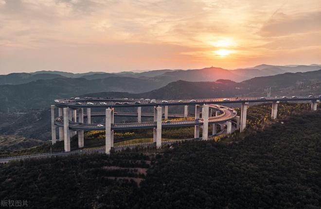 中国最逆天的9条天路你去过哪条？(图3)