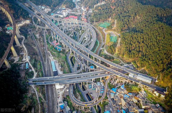 中国最逆天的9条天路你去过哪条？(图10)