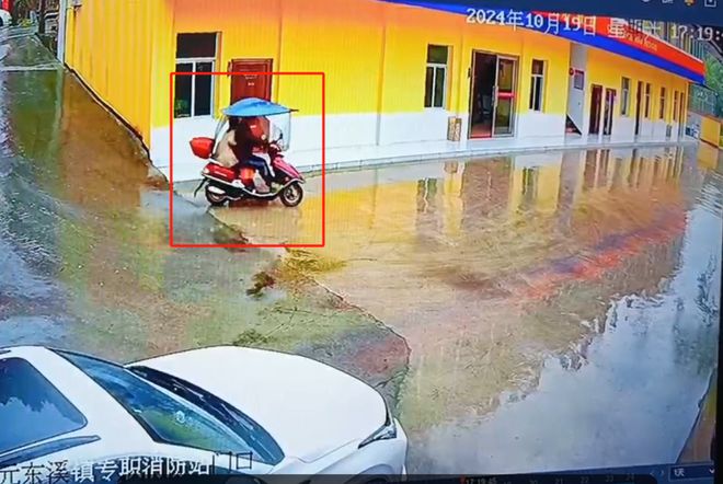 “戒指”卡手父女急找消防员(图1)