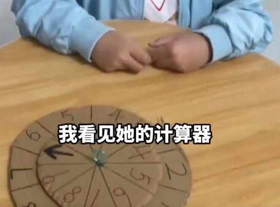 山东一女孩自制计算器租给同学一天赚20多元这是什么聪明才智(图3)