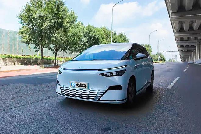 小鹏X9：续航里程标称实在智能驾驶第一梯队(图1)