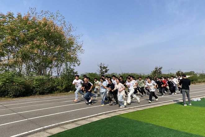 潢川县伞陂中学开展中考体育长跑项目摸底测评活动(图1)