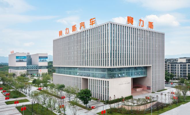 【商界明星】赛力斯集团董事长张兴海：“躺赢之王”的背后是坚持、努力和勇气(图1)