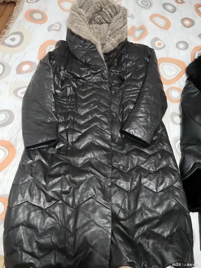 我们单位大姐特别仔细。10几年前的衣服和鞋子她都能拿出来穿。(图2)