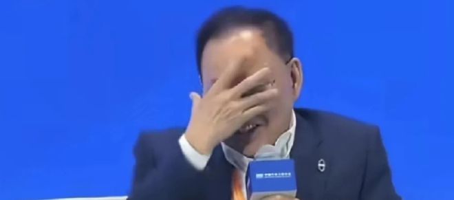 赛力斯董事长爱到深处自然黑：华为店里不能放十万的车(图3)