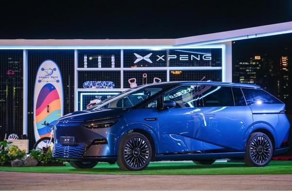小鹏全球热爱之夜2025首款全球旗舰小鹏X9上市起售价3598万元(图10)