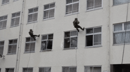 最离奇的死法？日本自卫队员被机枪砸中胸口当场死亡！(图19)