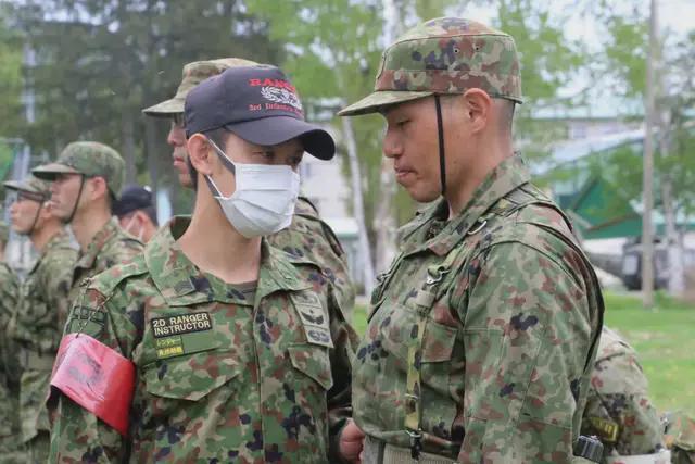 最离奇的死法？日本自卫队员被机枪砸中胸口当场死亡！(图21)