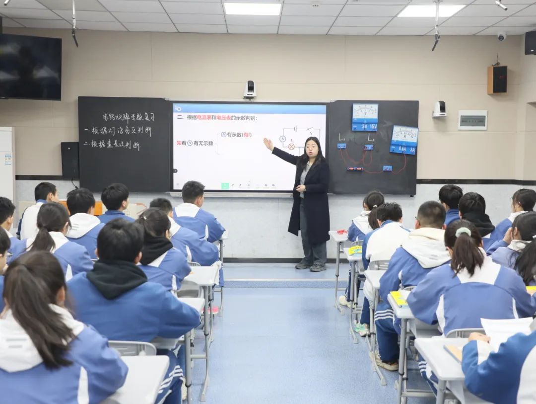 西安市航天城第三初级中学举行新教师成长汇报课(图2)