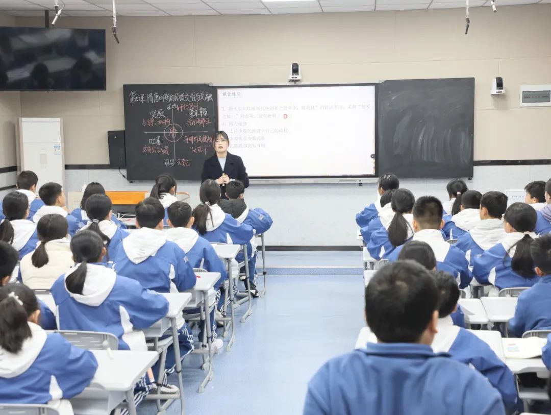 西安市航天城第三初级中学举行新教师成长汇报课(图12)