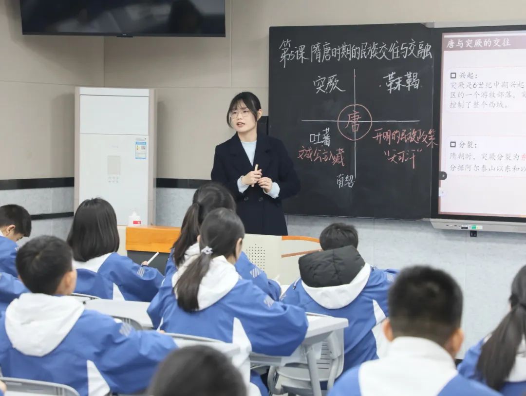 西安市航天城第三初级中学举行新教师成长汇报课(图11)