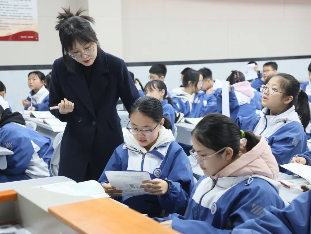 西安市航天城第三初级中学举行新教师成长汇报课(图10)