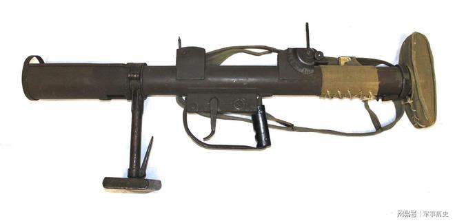 二战经典武器枪械之：PIAT步兵反坦克发射器(图2)