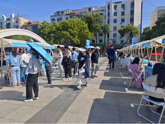 南昌县“洪漂人才荟”芳春游园招聘会成功举办--开启“踏青+求职”新模式(图2)