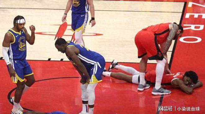 勇士和火箭进行NBA季后赛首轮G2巴特勒重摔落地退场(图1)
