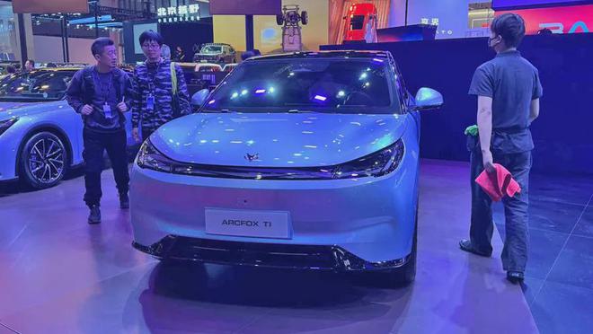 凯迪拉克3新车领衔上海车展亮相众SUV混动增程占比过半(图23)