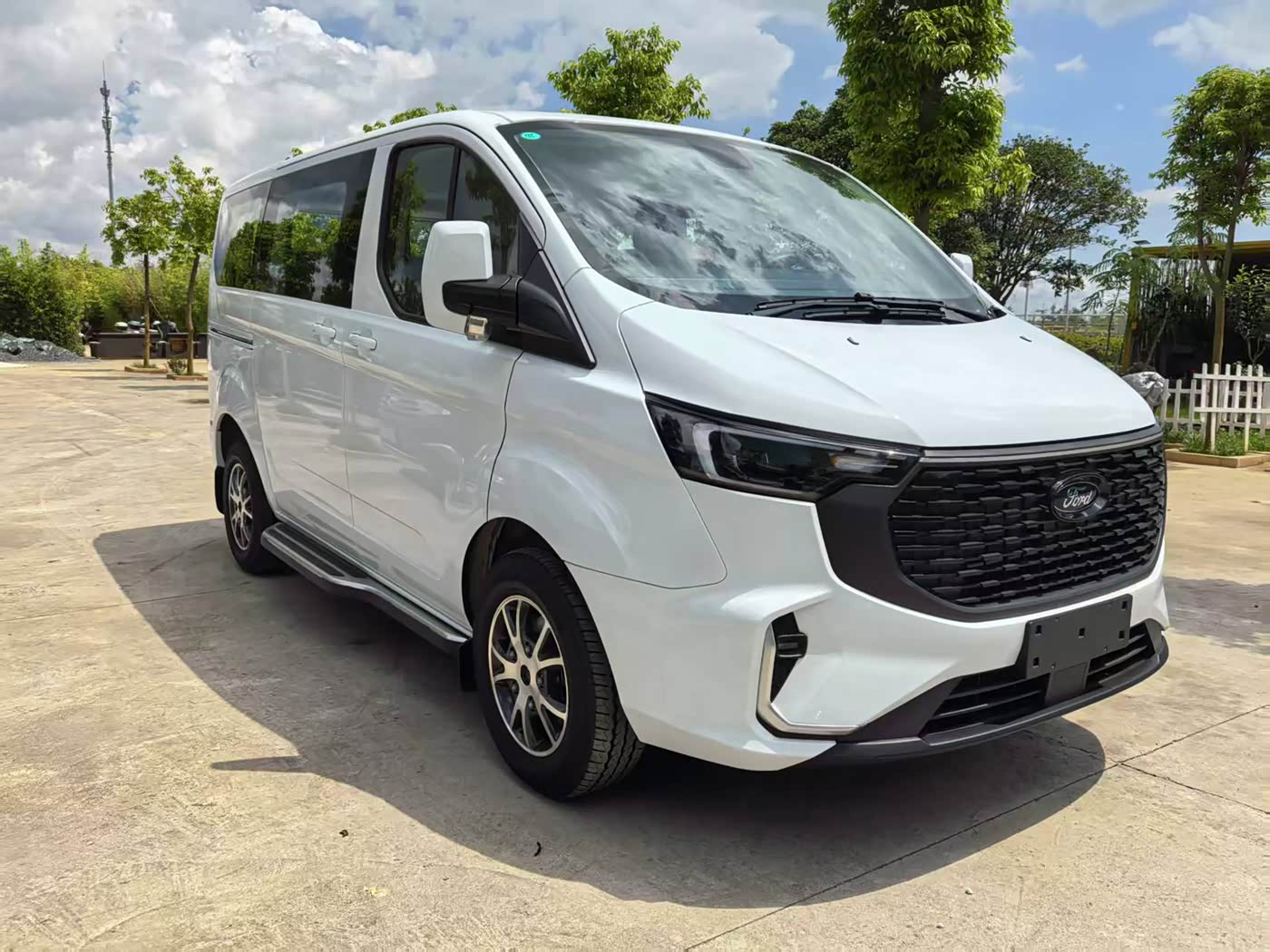 同为美系头部品牌的MPV为何福特途睿欧销量不及别克GL8的零头？(图4)