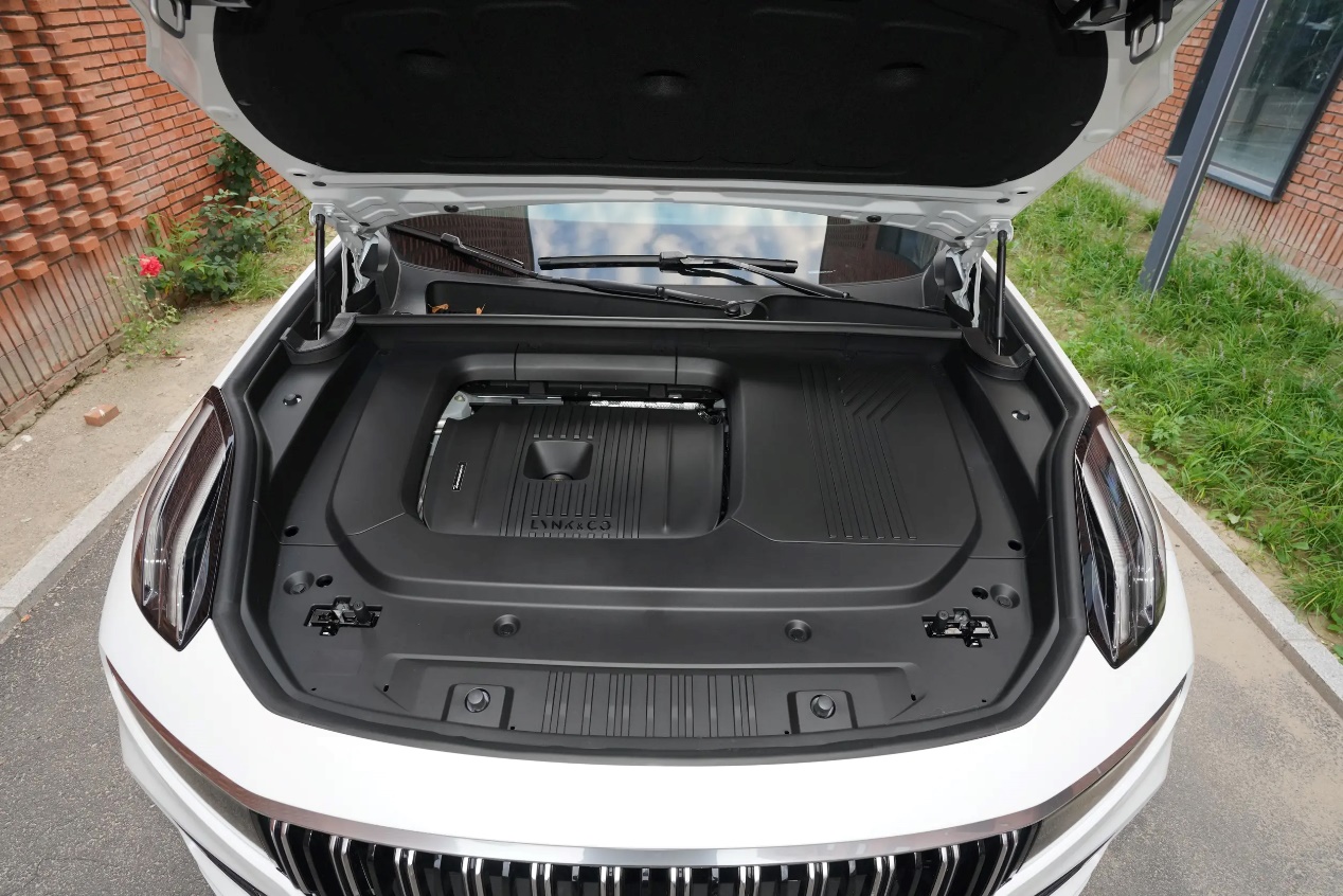 顾家又能越野的大五座SUV20万级领克09四驱运动版都能满足？(图2)