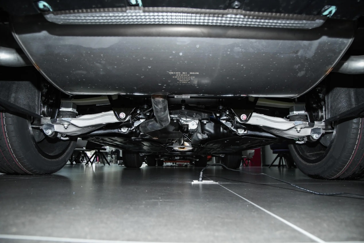 顾家又能越野的大五座SUV20万级领克09四驱运动版都能满足？(图3)