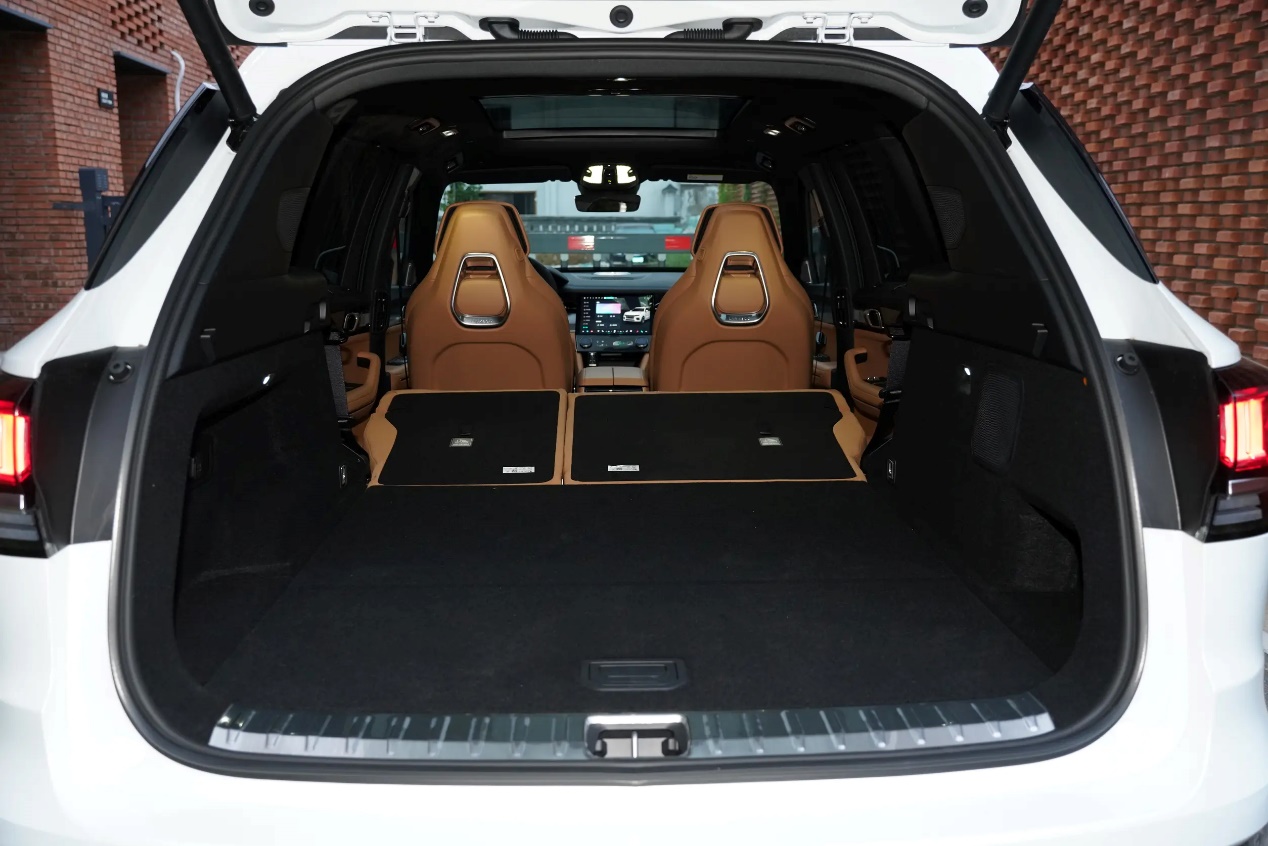 顾家又能越野的大五座SUV20万级领克09四驱运动版都能满足？(图8)