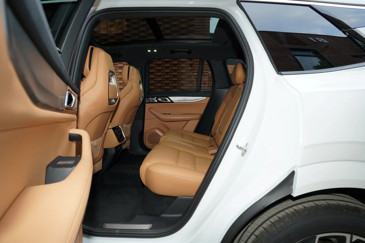 顾家又能越野的大五座SUV20万级领克09四驱运动版都能满足？(图9)