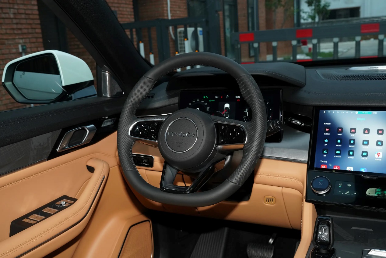 顾家又能越野的大五座SUV20万级领克09四驱运动版都能满足？(图10)