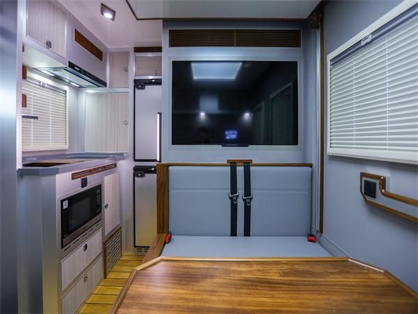 25款奔驰乌尼莫克U4023四驱顶级越野房车现车销售(图3)