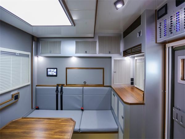 25款奔驰乌尼莫克U4023四驱顶级越野房车现车销售(图6)