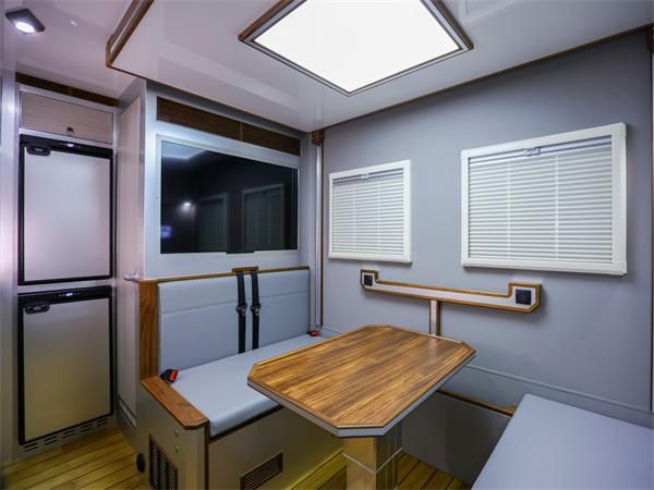 25款奔驰乌尼莫克U4023四驱顶级越野房车现车销售(图4)