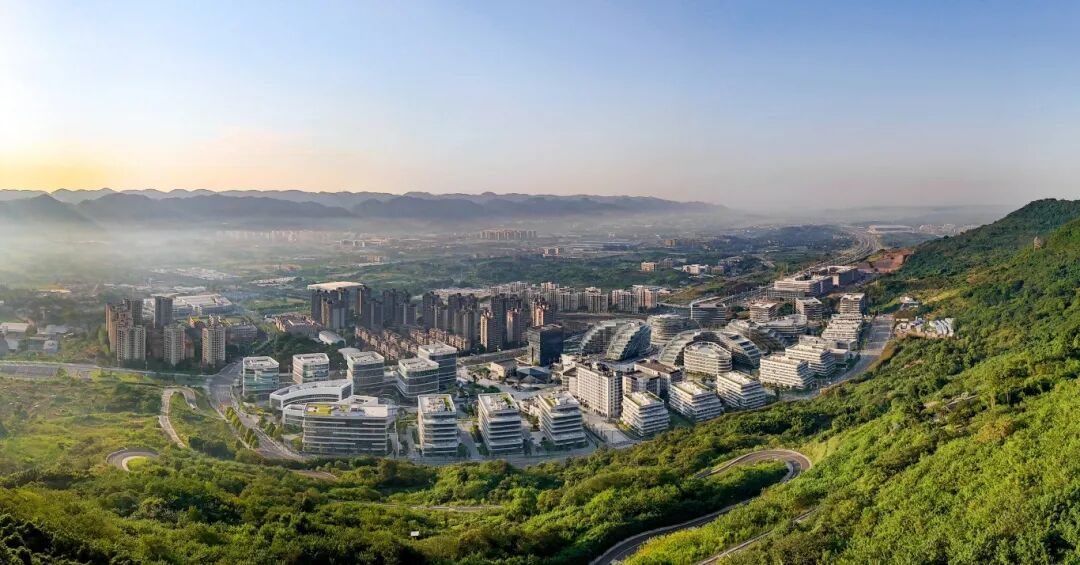 无人配送车释放信号西部（重庆）科学城新能源汽摩产业驶向千亿“新”未来(图5)