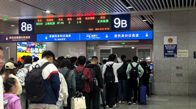 “聪明人”特别多!买短乘长超员报警逼停高铁高速堵车和旅游高峰统统提前!多地突降大雪有人困在囧途!(图2)