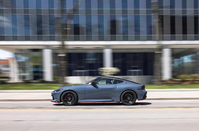 日产ZNismo引入国内海外评价一般?2009年的老平台(图10)