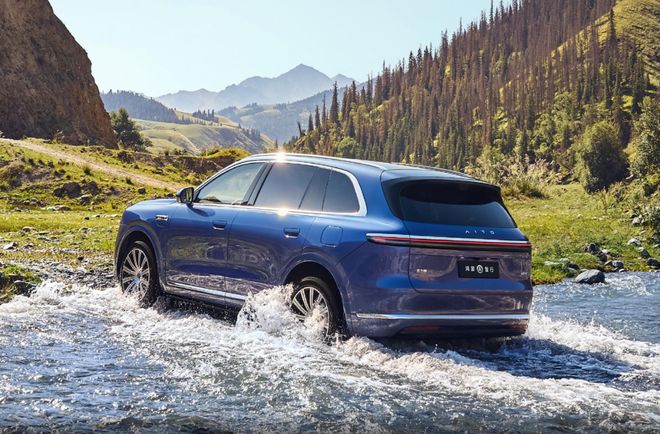 为什么问界M7越卖越贵却越卖越好？(图2)