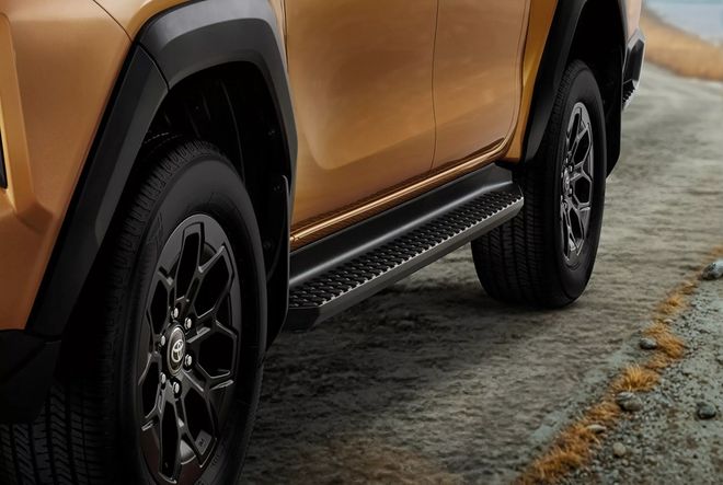 丰田发布全新Hilux外观升级还有双电机纯电版可选酷乐汽车(图8)