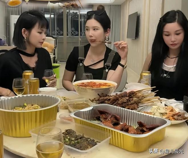 二哈闺蜜和粉丝互怼绝不让人欺负二哈说善良可爱谈餐厅归属(图1)