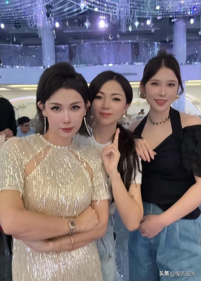 二哈闺蜜和粉丝互怼绝不让人欺负二哈说善良可爱谈餐厅归属(图4)