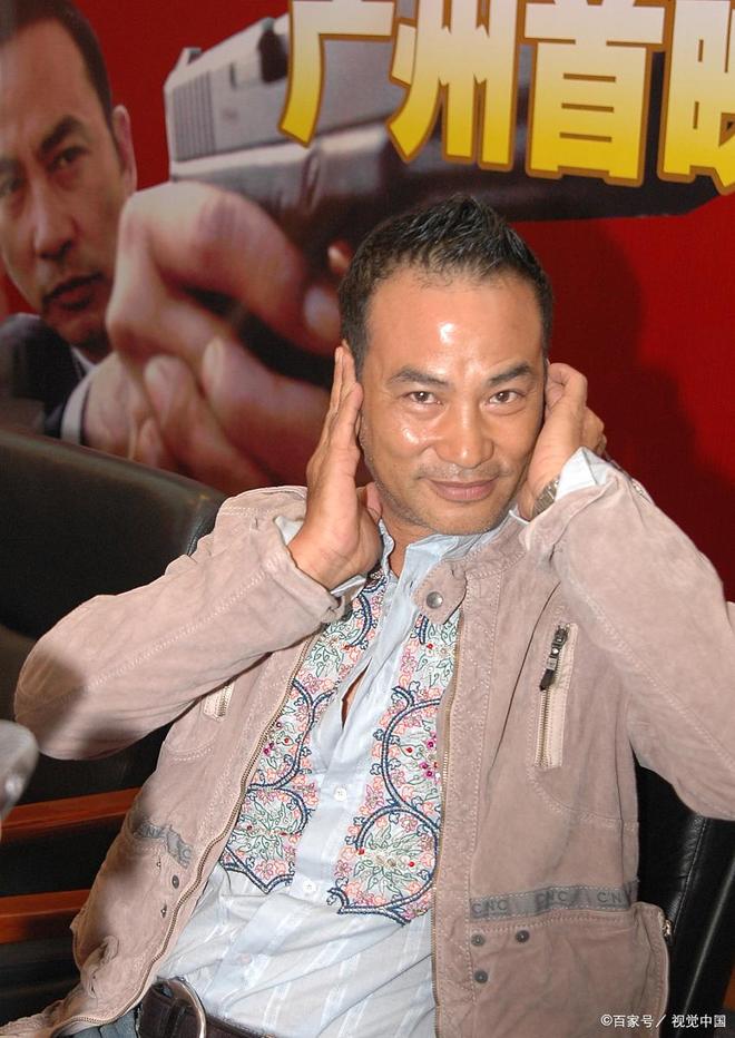 任达华70岁摔跤翻滚两圈后丝滑起身!网友炸锅:这身手装了弹簧吗(图3)