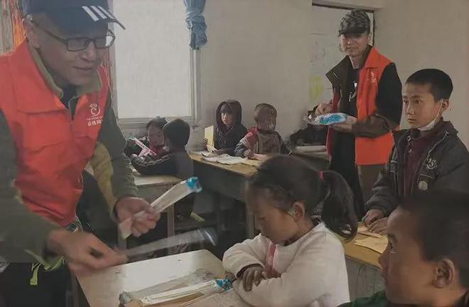 成都市文明家庭丨微光成炬仁爱传家：蒲斌家庭用善行温暖一座城(图4)