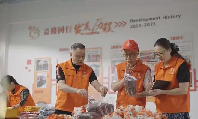 成都市文明家庭丨微光成炬仁爱传家：蒲斌家庭用善行温暖一座城(图7)