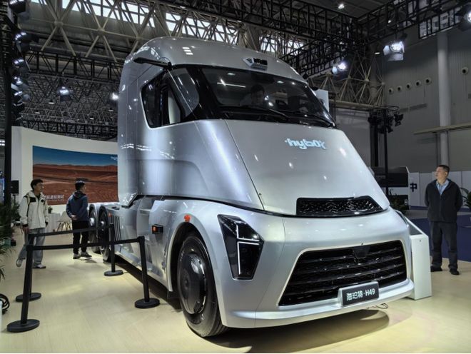 满载百公里氢耗71kg 来自“未来”的海珀特H49牵引车(图1)