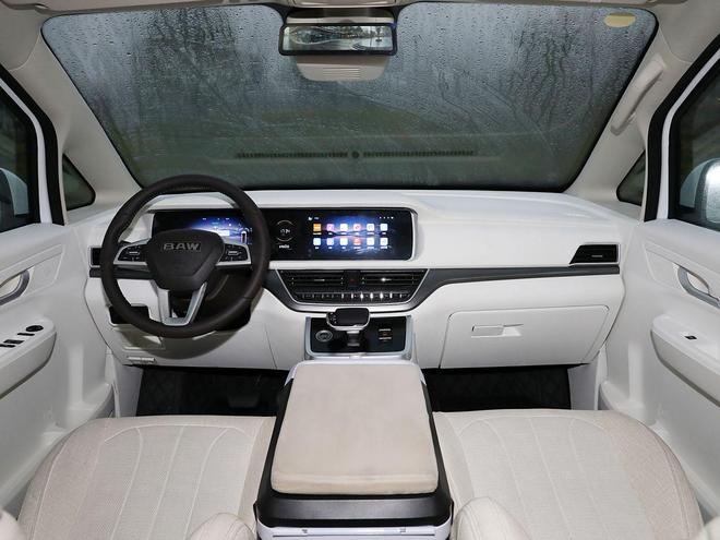 复古纯电MPV上市!外观很复古配斜升顶设计+侧滑门续航505km(图5)