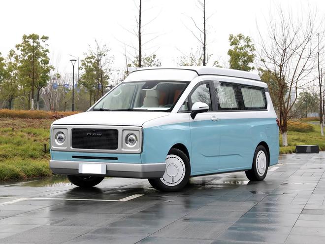 复古纯电MPV上市!外观很复古配斜升顶设计+侧滑门续航505km(图1)