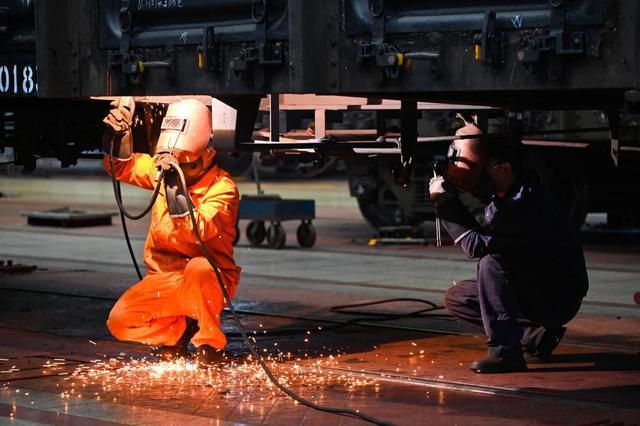 抢修铁路货车保障电煤运输安全畅通(图1)