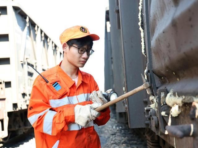 抢修铁路货车保障电煤运输安全畅通(图3)