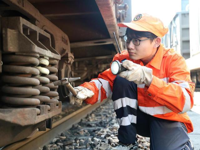 抢修铁路货车保障电煤运输安全畅通(图4)