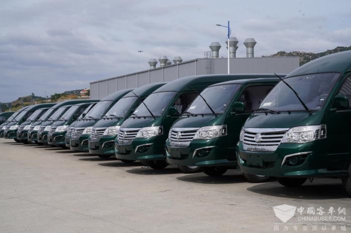 金旅600辆纯电物流车批量交付助力中国邮政绿色转型(图1)