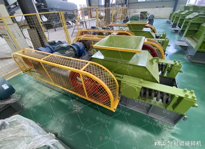 小型砂石加工线为何弹簧对辊破碎机备受推荐(图2)